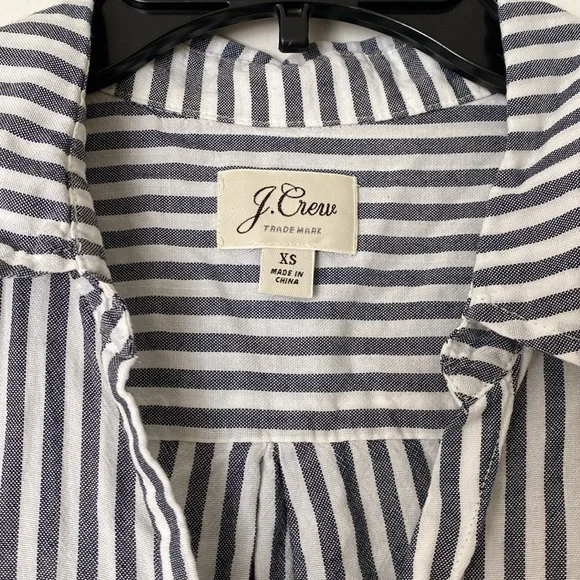 J. Crew short sleeve button up shirt in stripe. Grey and white XS - Picture 5 of 11